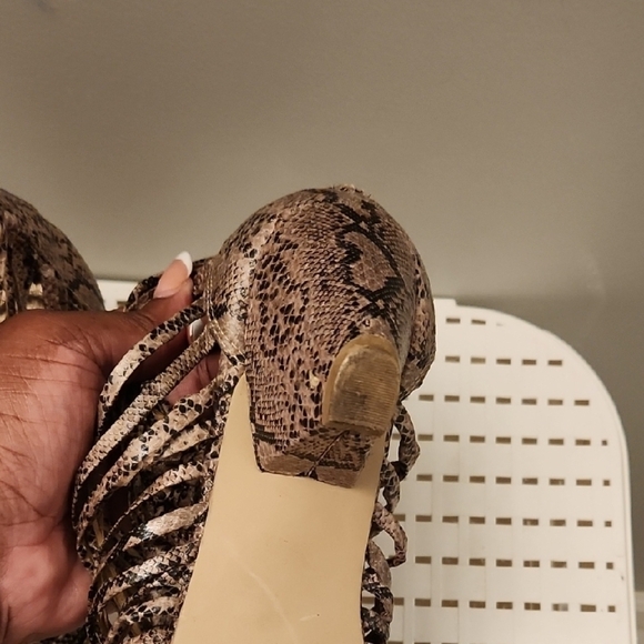 Rampage Stylish Tan and Black Women's Snakeskin Wedge Shoes - Picture 2 of 4
